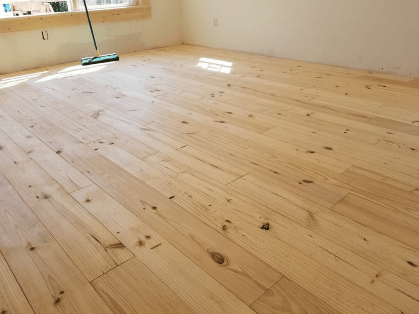 Unfinished longleaf heartpine flooring detail | Mill & Woods